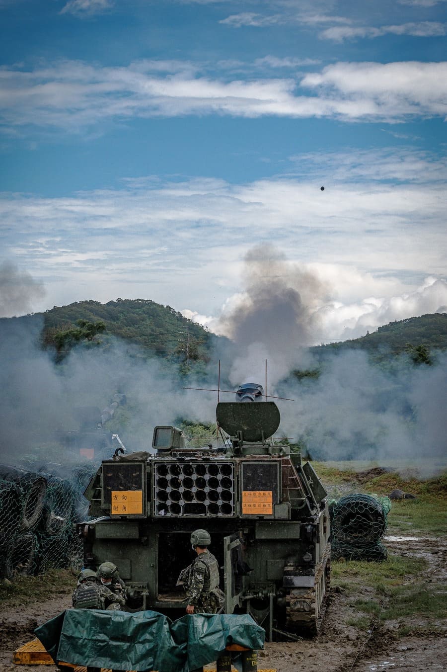 M109A5自走砲發射砲彈