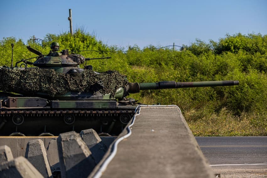 防衛軍實施濱海城鎮作戰